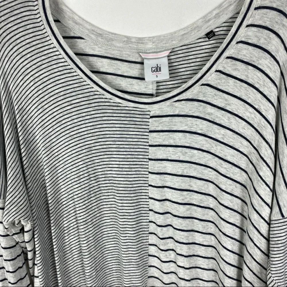 ✨ CAbi Pivot Tee✨ - Picture 4 of 5